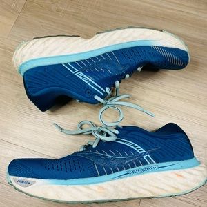 Women's Saucony Triumph 17 Running Shoes